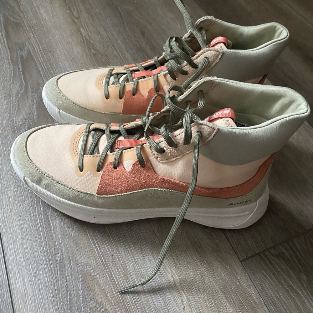 NIB Sorel High tops